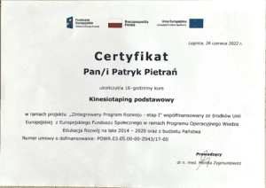 Certyfikat Patryka umożliwiający mu wykonywanie kinesiotapingu